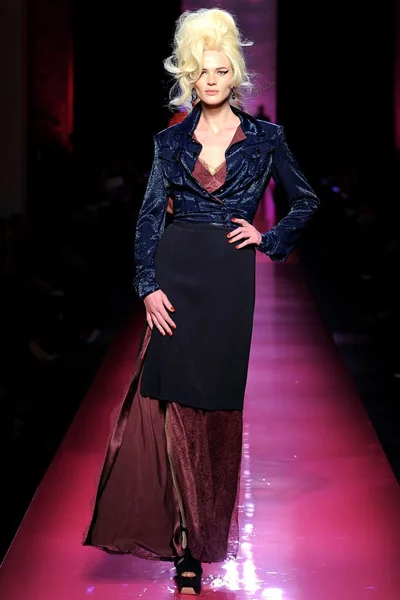 Look 28